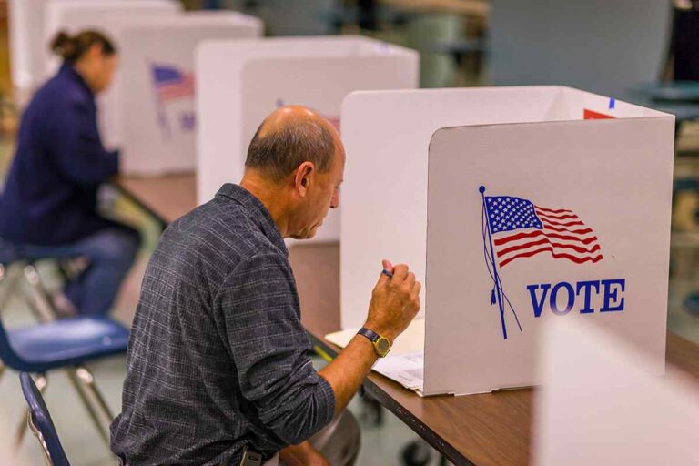 https://newfrontierdemocraticclub.org/wp-content/uploads/2019/05/campaigne-2-768x512.jpg